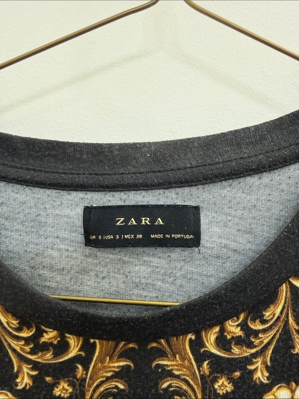 Zara Men’s S Black and Gold Baroque Floral Print Tee - Picture 2 of 6
